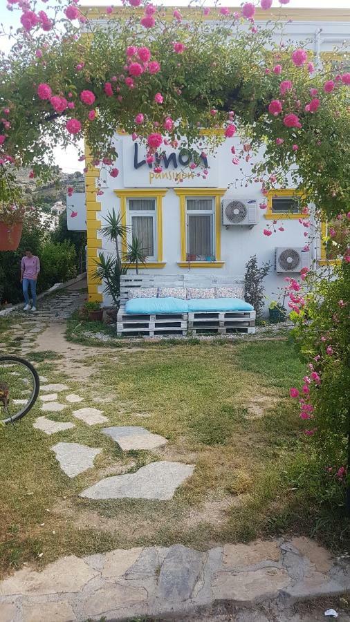 Limon Pansiyon Foça Bagian luar foto